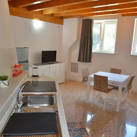 Palazzo Maggiore A *