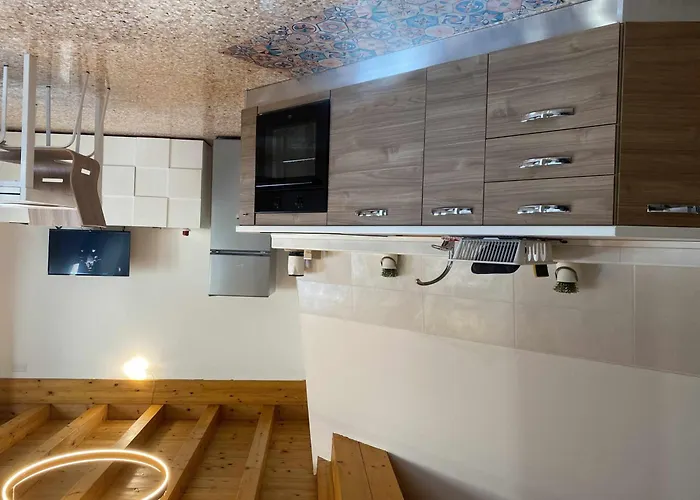 Palazzo Maggiore A *