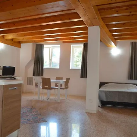 Palazzo Maggiore A شقة